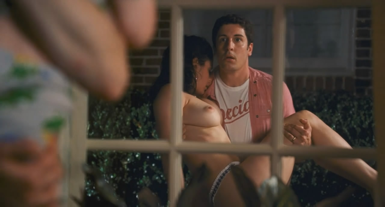 Ali Cobrin’s good side and, uh, other side in American Reunion (2012) .